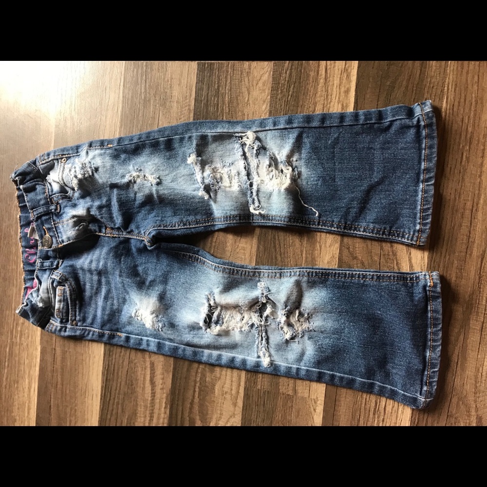 💖SOLD💖Distressed 3T jean. Bootcut. Cherokee